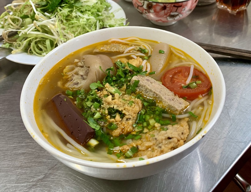 Quán bún riêu 13k.