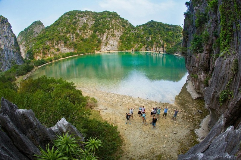 Mùa Xuân và mùa Thu là thời điểm lý tưởng để du lịch đảo Mắt Rồng.