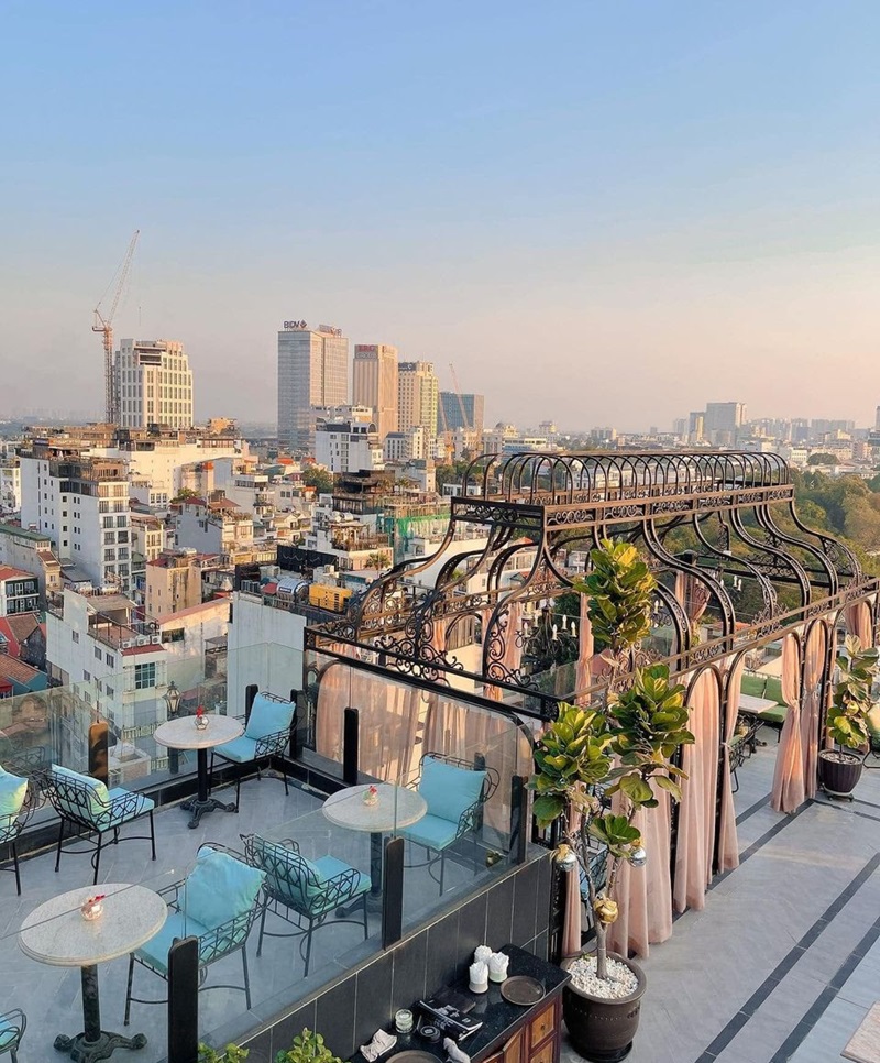 Skyline Hanoi có không gian sang trọng, thoáng mát, ngắm nhìn được toàn cảnh thủ đô.