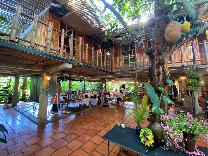 Bà Đất Eco Homestay Hồ Trị An.