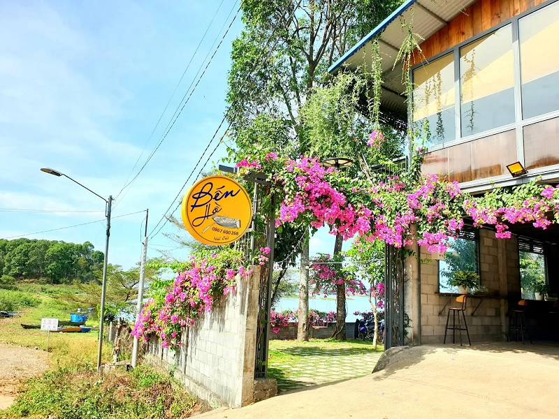 Bến Hồ Homestay Hồ Trị An.