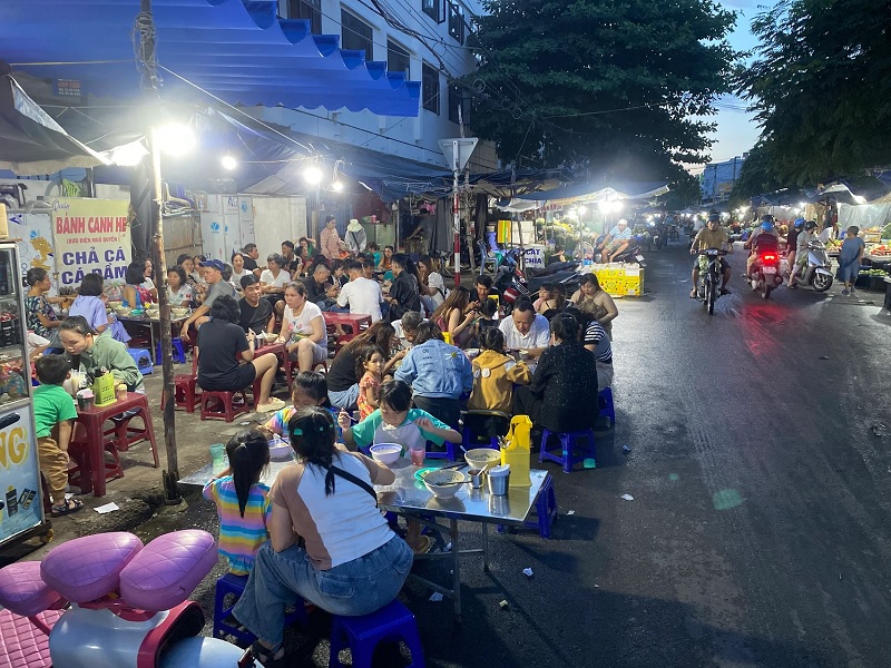 Bánh canh hẹ Ngô Quyền.