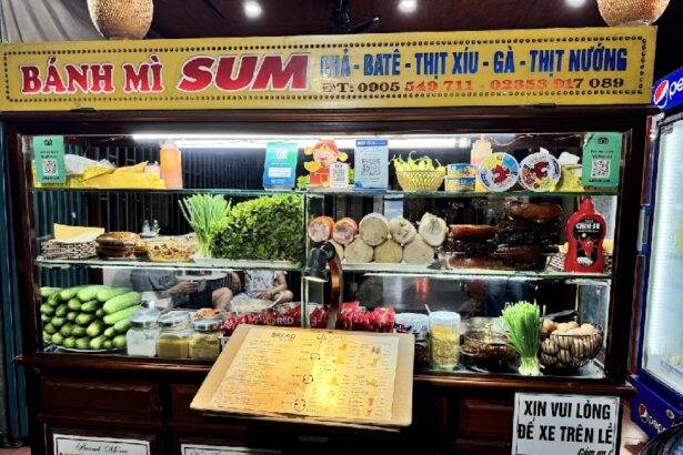 Review tiệm bánh mì Sum Hội An có ngon không, menu có gì?