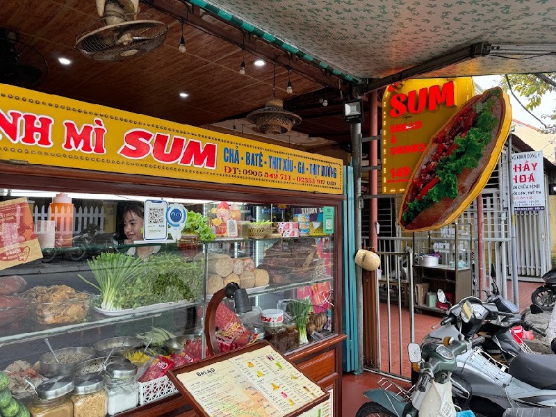 Tiệm bánh mì Sum ở đâu?